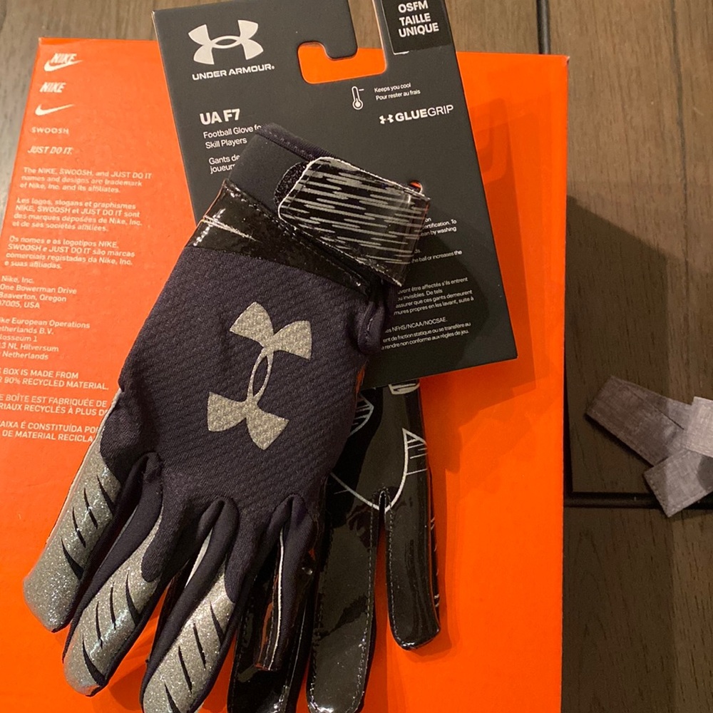 Football Gloves for Boys — BRAND NEW!! 🚨
